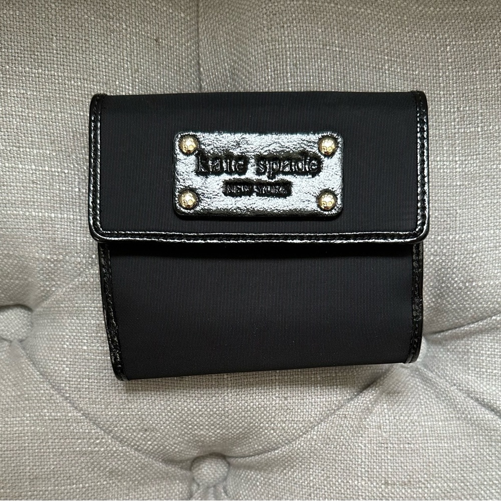 Kate Spade bifold snap wallet